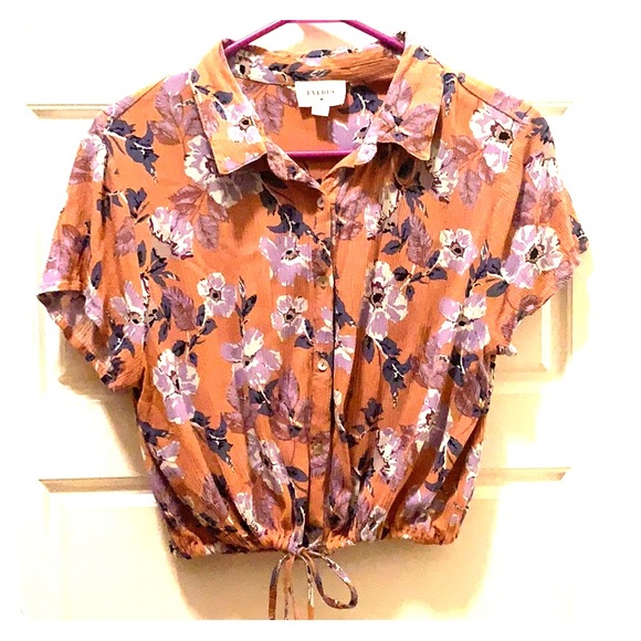 Like New Everly Floral Crop Top - Picture 1 of 3